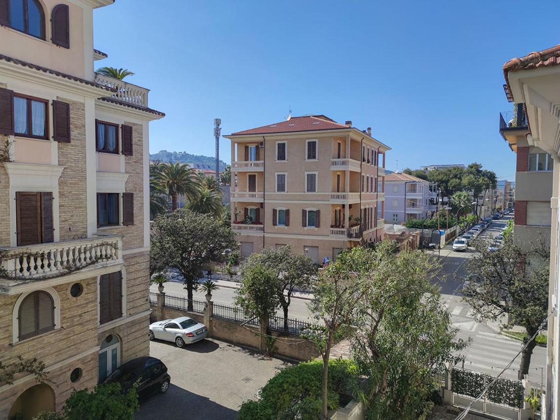 Centralissimo Quadrilocale Colombo سان بنيديتّو ديل ترونتو المظهر الخارجي الصورة